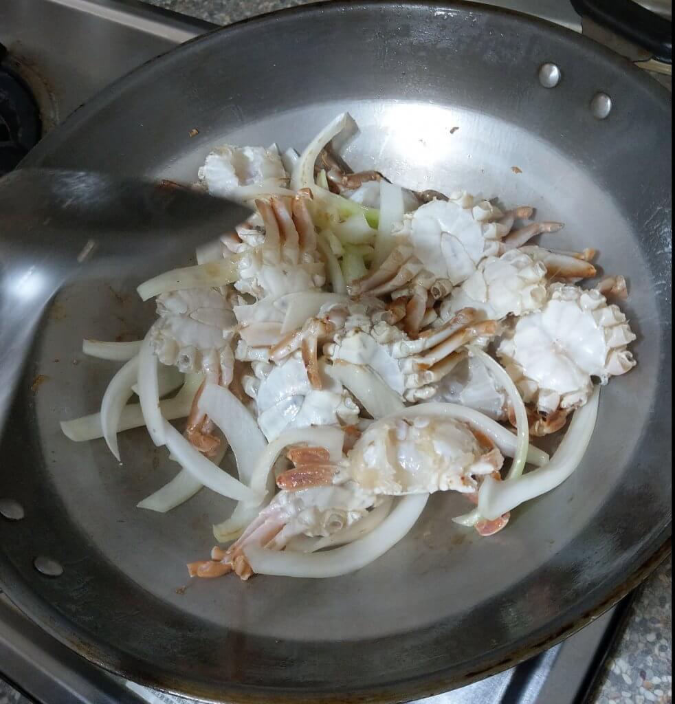 東海鮮甜花蟹身-螃蟹炒洋蔥