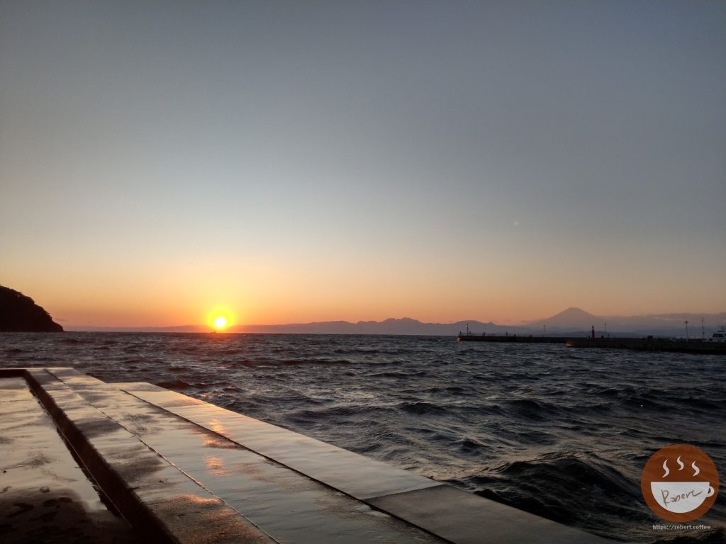 江之島直接看到夕陽和富士山